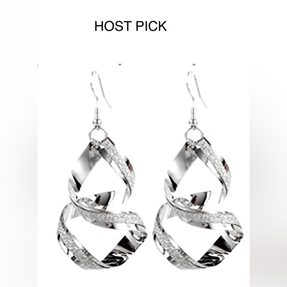 Jewelry - 💎 Silver Drop Dangle Earrings